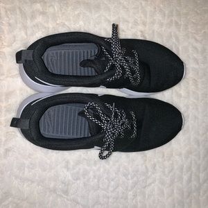 Nike black Roshes